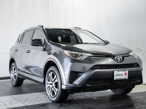 Used 2016 Toyota RAV4 LE image 1