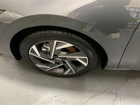 Certified 2025 Hyundai Elantra Sport image 22