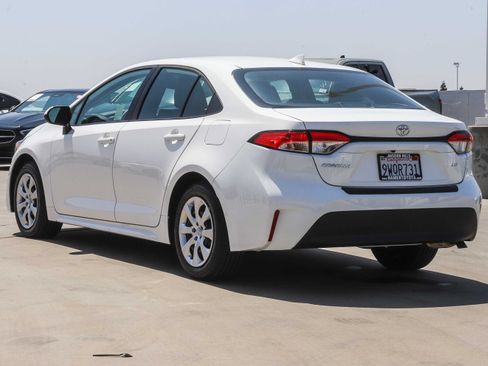 Used 2026 Toyota Corolla LE FWD image 5