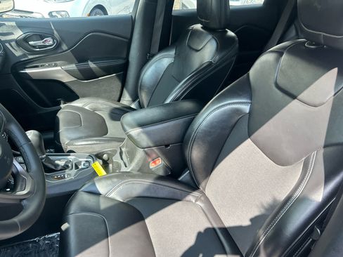Used 2020 Jeep Cherokee Latitude Plus AWD/4WD image 12