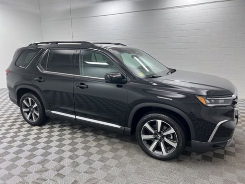 Used 2024 Honda Pilot Touring image 4