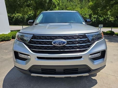 Used 2023 Ford Explorer XLT w/ Equipment Group 202A AWD/4WD image 5