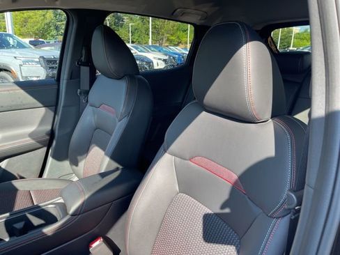New 2025 Nissan Kicks SR image 17