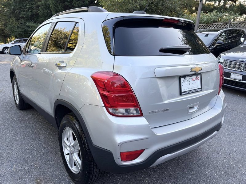Used 2017 Chevrolet Trax LT w/ LT Convenience Package AWD/4WD image 5