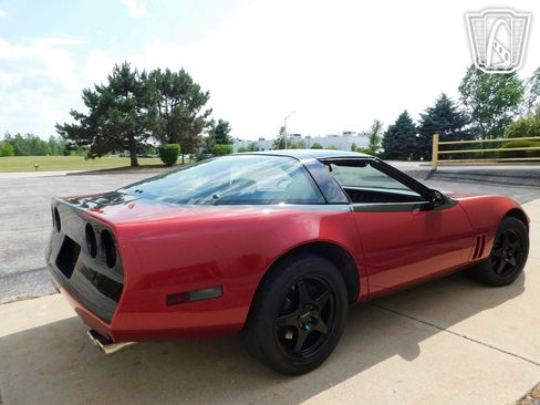 Used 1988 Chevrolet Corvette image 14