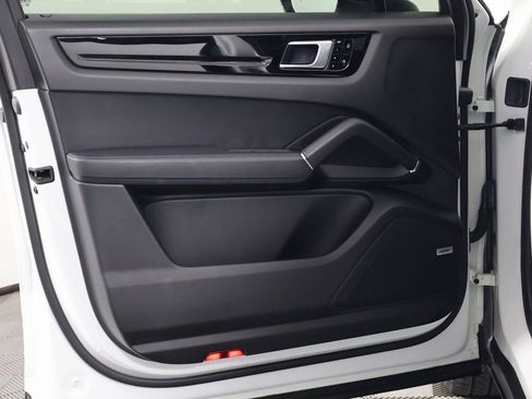 Used 2020 Porsche Cayenne Base w/ Premium Package image 12
