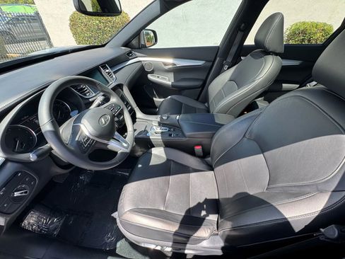 Used 2021 INFINITI QX50 Luxe w/ Appearance Package image 11