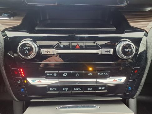 Used 2023 Ford Explorer Limited w/ Equipment Group 301A image 19