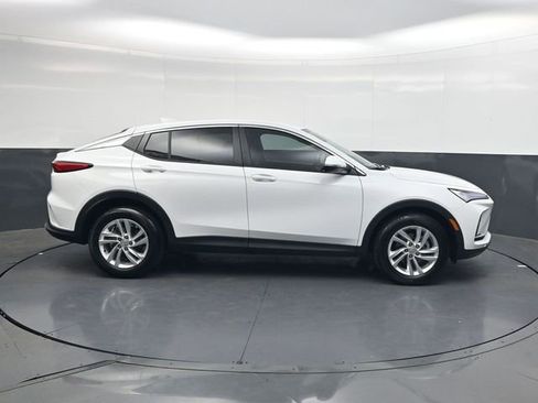 Used 2025 Buick Envista Preferred image 3