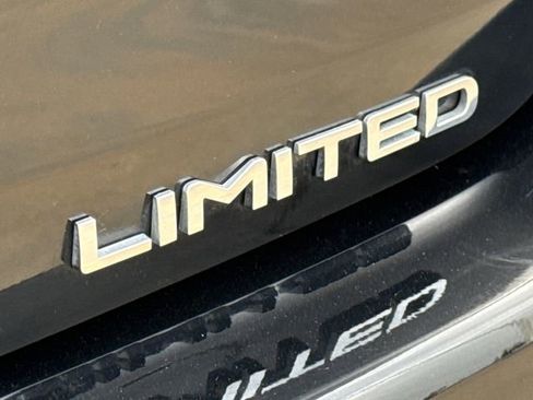 Used 2021 Toyota Highlander Limited FWD image 9