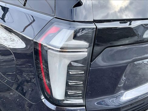 Used 2025 Chevrolet Suburban Z71 w/ Z71 Off-Road Package image 35