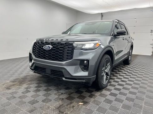 New 2026 Ford Explorer ST-Line w/ ST-Line Street Pack AWD/4WD image 2