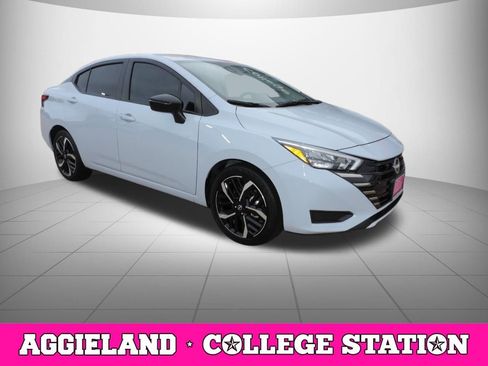 Used 2025 Nissan Versa SR image 3