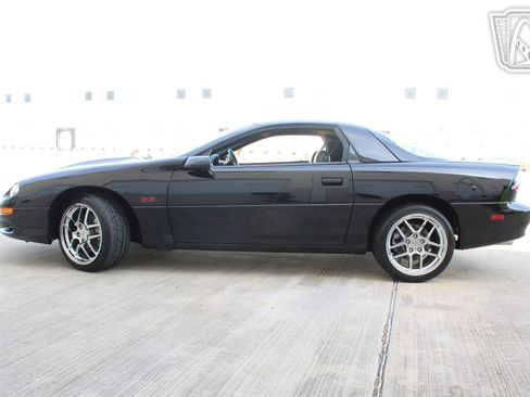 Used 2002 Chevrolet Camaro Z28 w/ SS Performance/Appearance Pkg RWD image 21