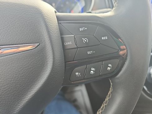 Used 2023 Chrysler Pacifica Touring w/ S Appearance Package image 25