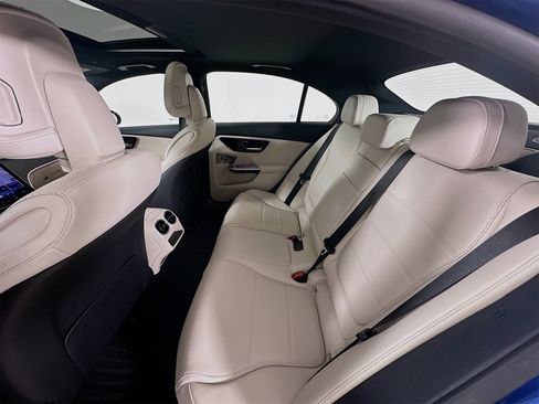 Used 2025 Mercedes-Benz C 300 Sedan image 27