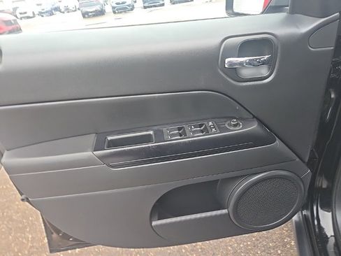 Used 2015 Jeep Patriot Latitude image 11