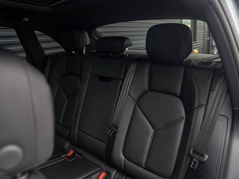 Certified 2026 Porsche Macan AWD/4WD image 21