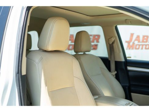 Used 2017 Toyota Highlander XLE FWD image 10