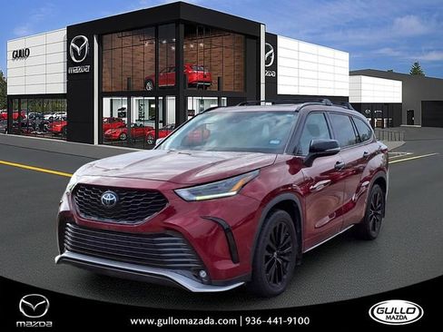 Used 2023 Toyota Highlander XSE image 1