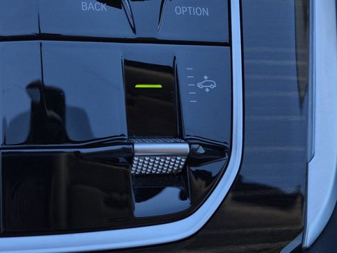 Certified 2025 BMW X7 xDrive40i image 23