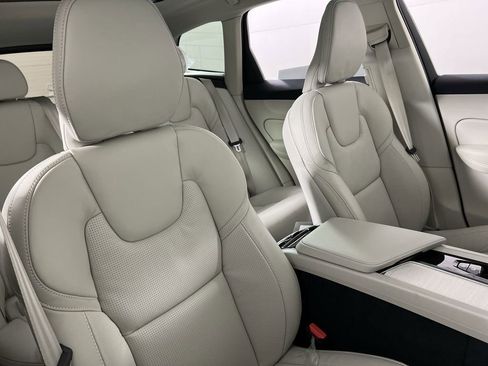 New 2026 Volvo XC60 B5 Ultra w/ Climate Package image 23