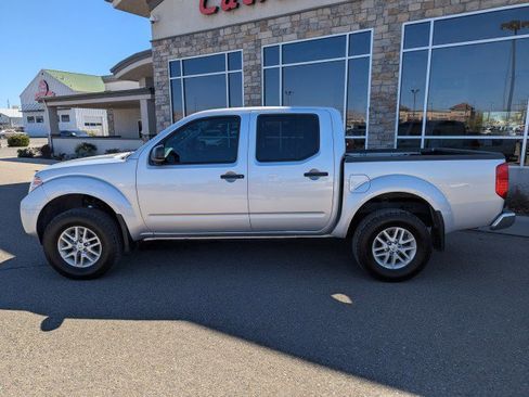 Used 2021 Nissan Frontier SV image 2