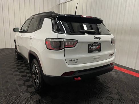 Used 2025 Jeep Compass Trailhawk AWD/4WD image 14