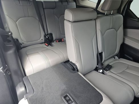 Certified 2025 Honda Pilot Touring image 6
