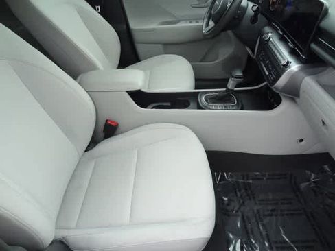 Used 2025 Hyundai Kona SEL FWD image 14