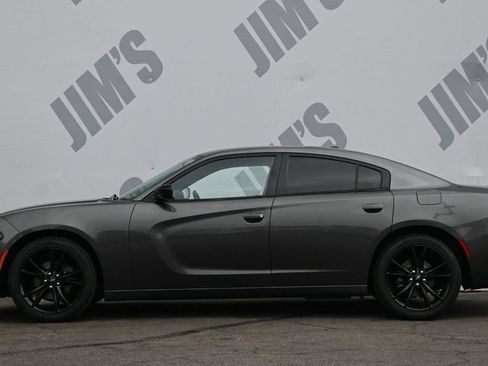 Used 2018 Dodge Charger SXT w/ Blacktop Package RWD image 6