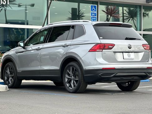 Certified 2022 Volkswagen Tiguan SE w/ Panoramic Sunroof Package image 7