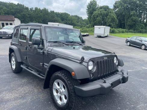Used 2018 Jeep Wrangler Unlimited Sport AWD/4WD image 8