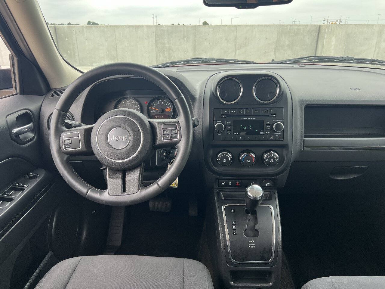 Used 2016 Jeep Patriot Latitude AWD/4WD image 9