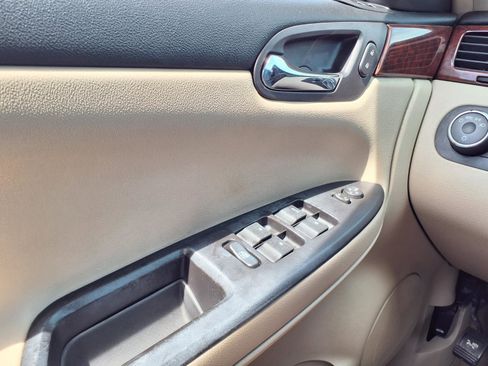 Used 2009 Chevrolet Impala LT w/ Luxury Edition Package FWD image 18