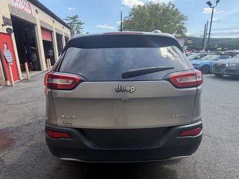 Used 2017 Jeep Cherokee Limited AWD/4WD image 5