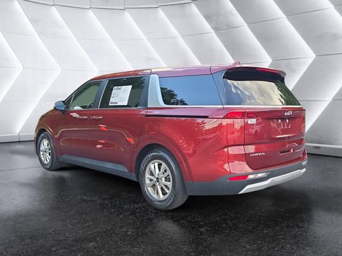 Used 2023 Kia Carnival LX FWD image 3