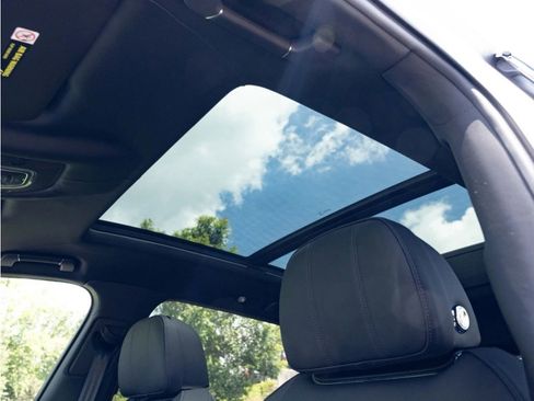 Certified 2024 Bentley Bentayga Extended Wheelbase image 36