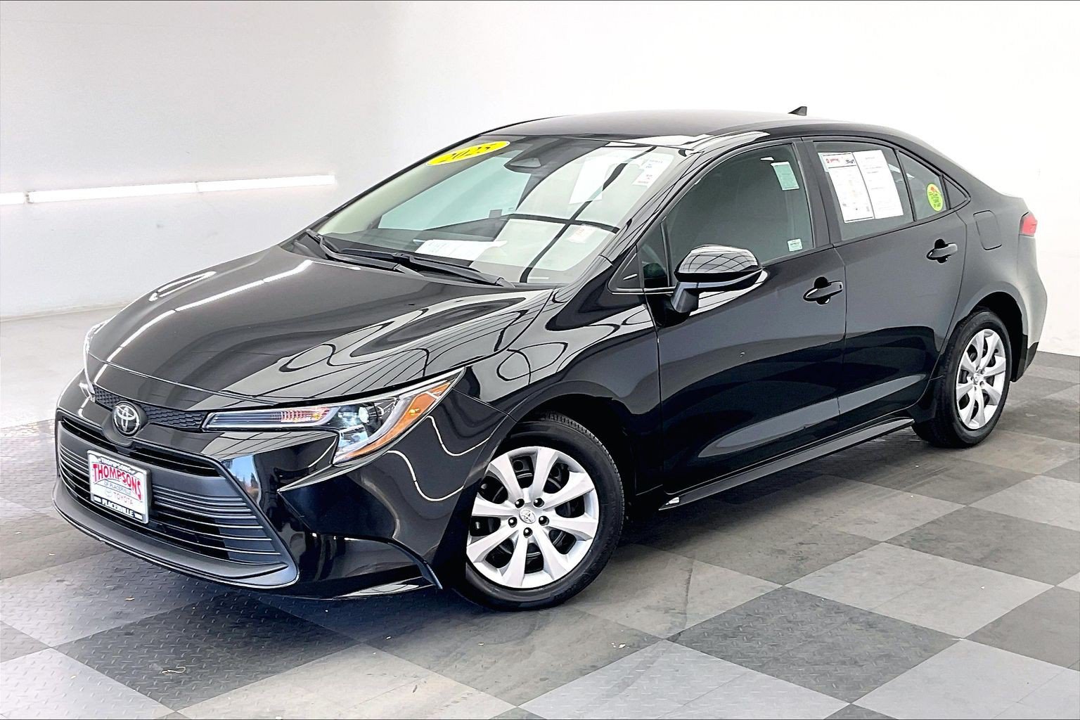 Used 2025 Toyota Corolla LE FWD image 12