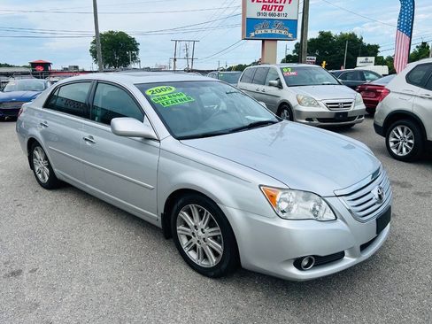 Used 2009 Toyota Avalon Limited FWD image 3