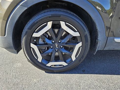 Used 2023 Kia Telluride EX w/ EX Captain's Chair Package image 9