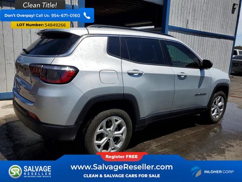 Used 2024 Jeep Compass Latitude w/ Convenience Group AWD/4WD image 4