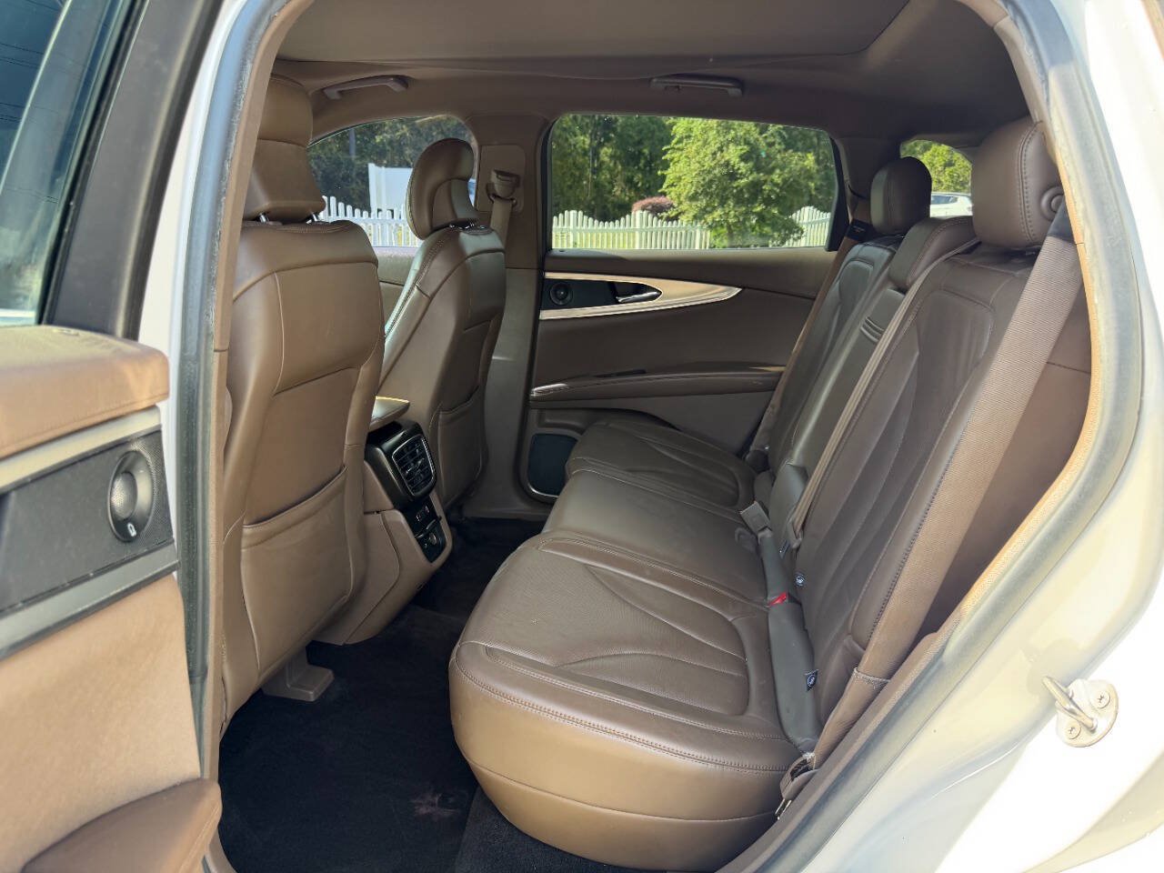 Used 2016 Lincoln MKX Reserve w/ Technology Package FWD image 12