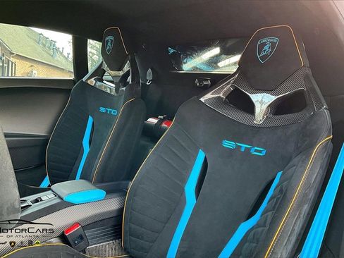 Used 2022 Lamborghini Huracan STO image 23