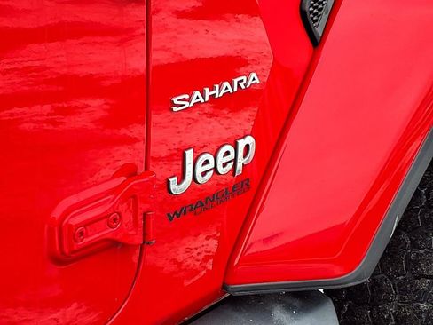 Used 2018 Jeep Wrangler Unlimited Sahara AWD/4WD image 22