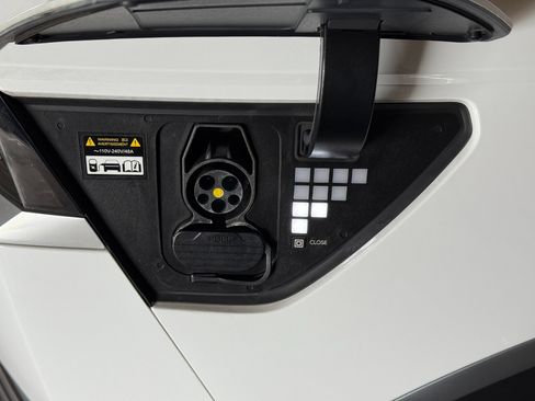 Used 2022 Hyundai Ioniq 5 Limited image 34