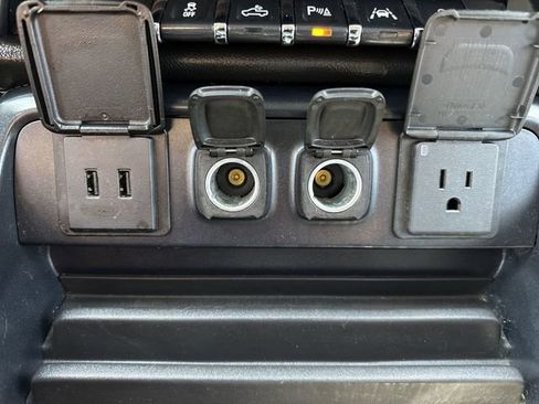 Used 2018 Chevrolet Silverado 1500 LTZ Z71 w/ Centennial Edition AWD/4WD image 34