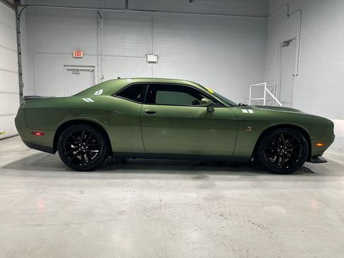 Used 2018 Dodge Challenger R/T Scat Pack RWD image 2