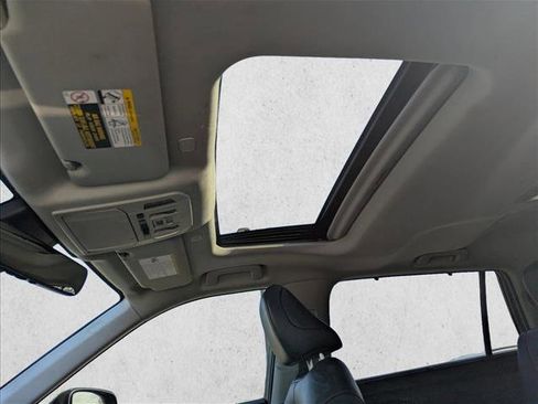 Used 2023 Toyota Highlander XLE image 20