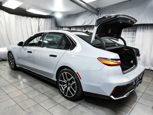 Used 2025 BMW 740i RWD image 98